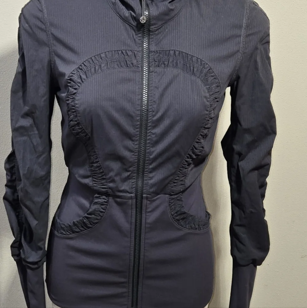 lululemon athletica 16 pit